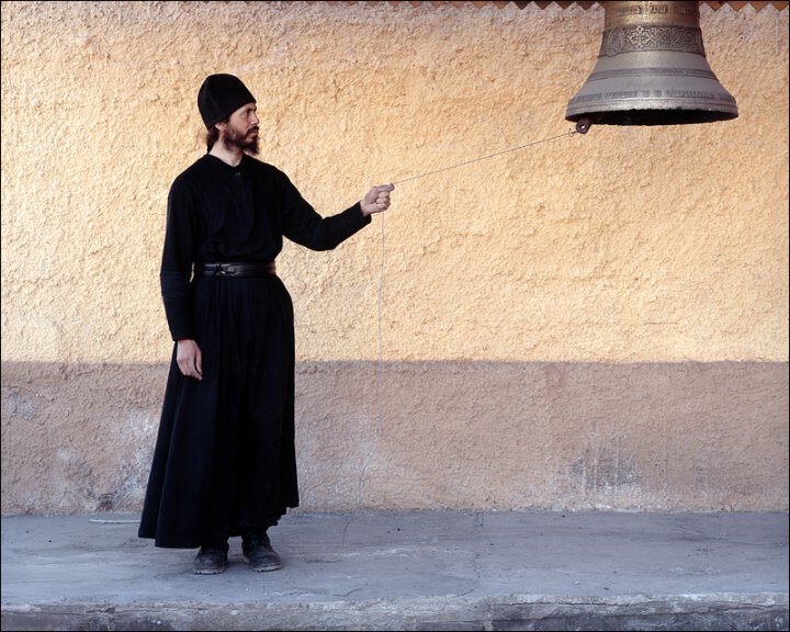 Священник монах