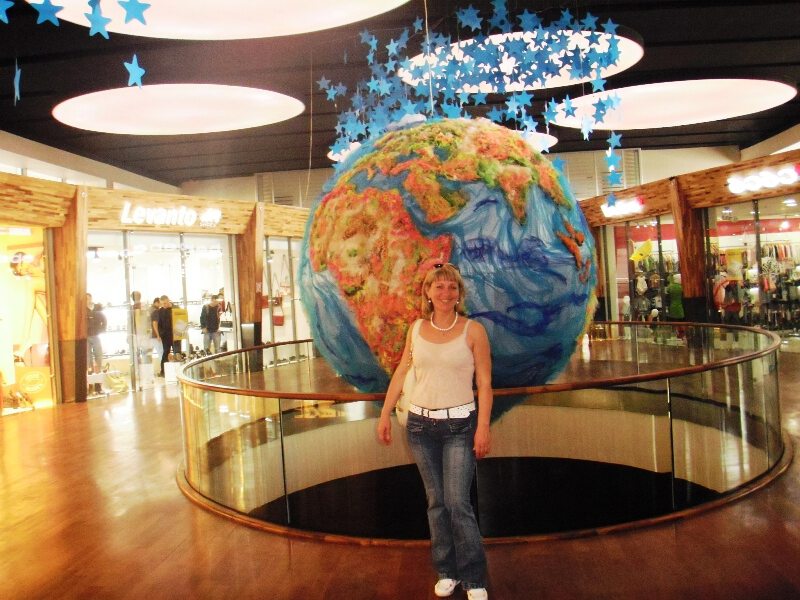 Земной шар в автовокзале Тбилиси