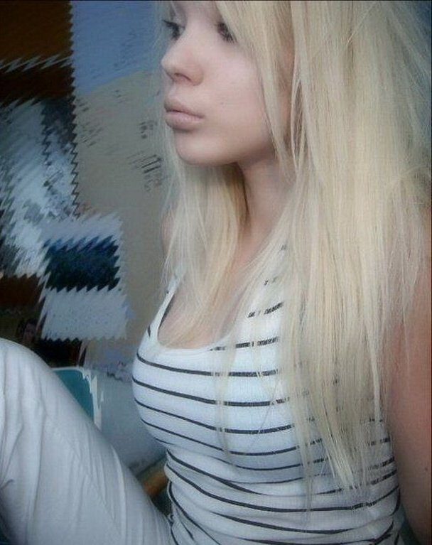 Эмо блондинка