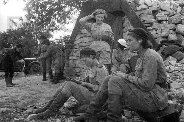 Девушки и женщины в Великую Отечественною Войну-8