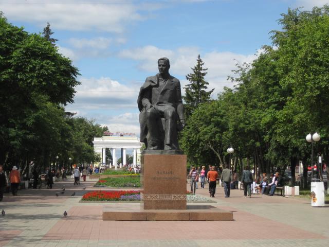 памятник литератору Сергею Чаваину