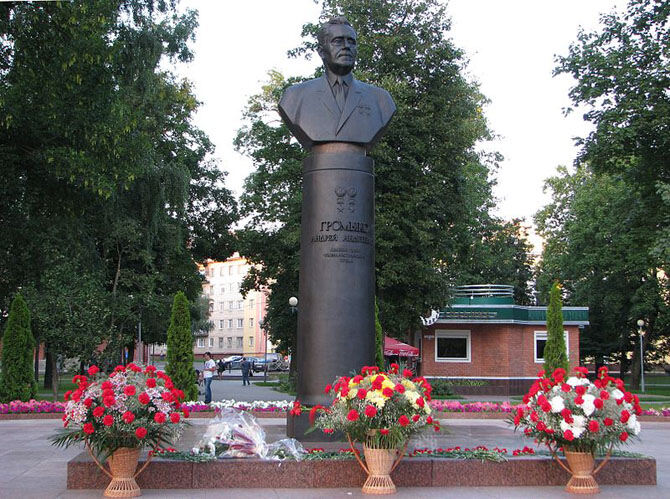 Памятник Громыко по ул Советской