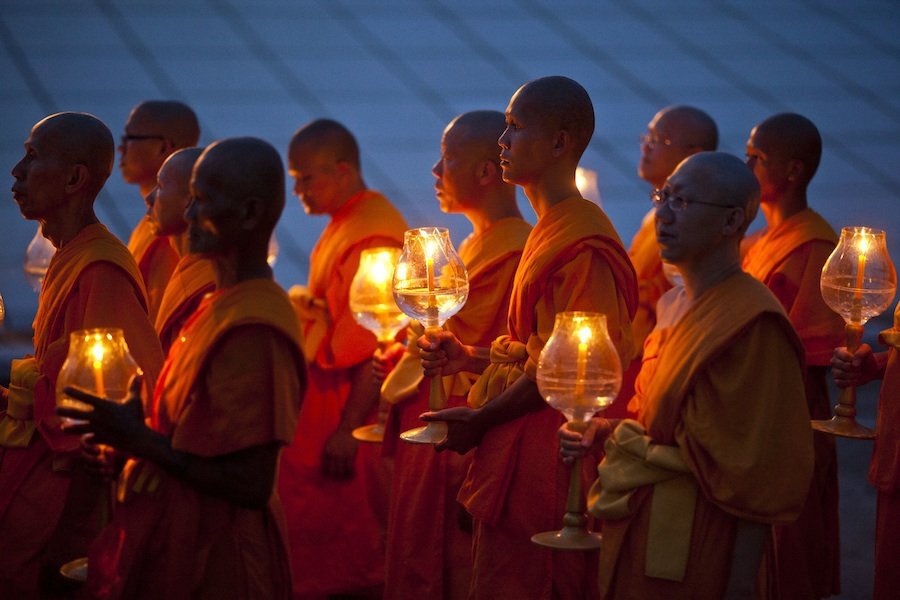 Праздник Огней у буддистов
