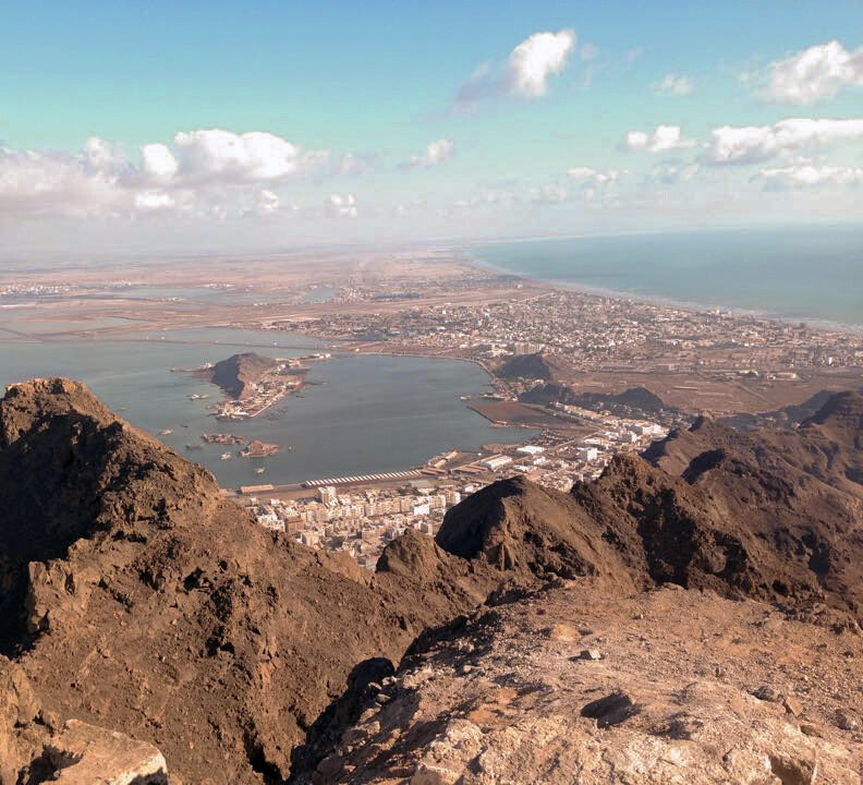 Вид на Аравийское море из кратера древнего Вулкана