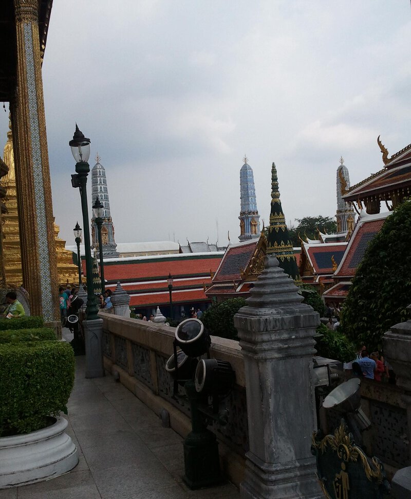 На балконе храма