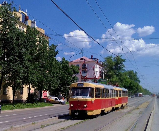 Город и трамвай