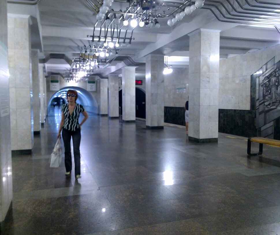 На станции метро Машиностроителей