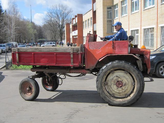 Трактор с кузовом