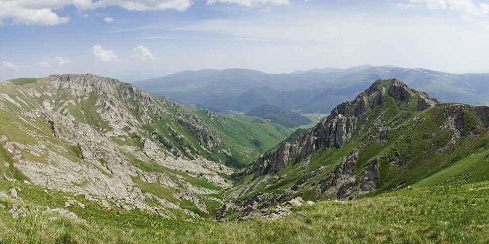 Гора Артаваз, вид с вершины. Армения