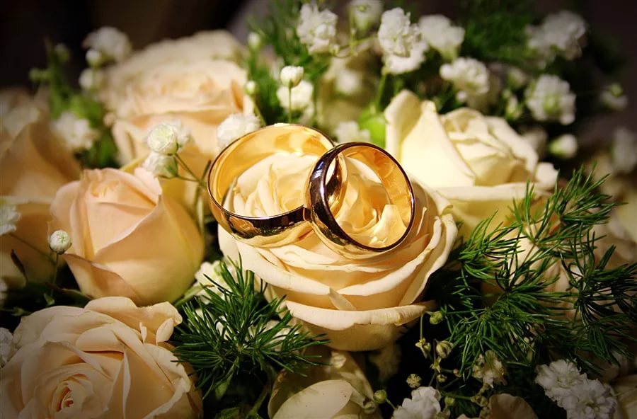 Виртуальная свадебная открытка с кольцами