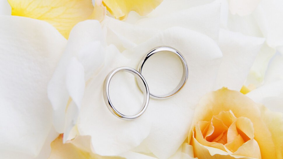 Открытка со свадебными кольцами в День Свадьбы