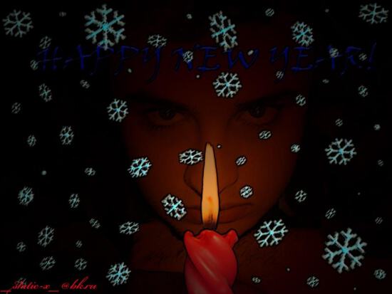 Девушка с горящей свечой и снежинки