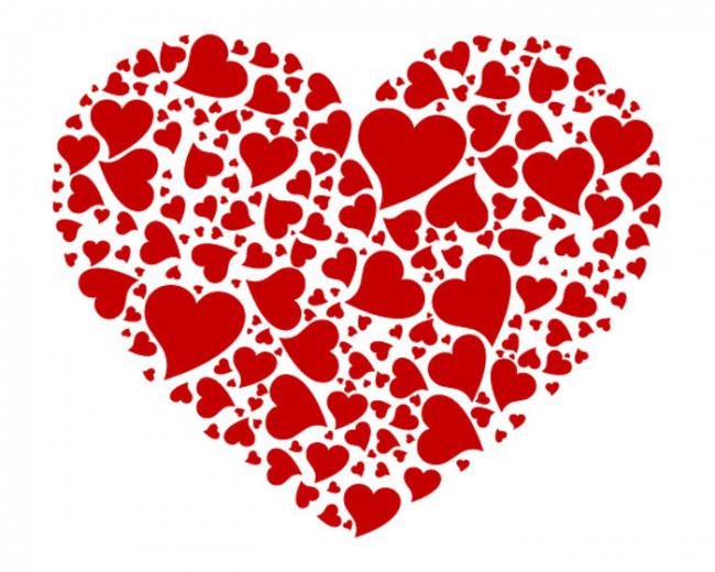 Много красных сердечек в форме большого сердца