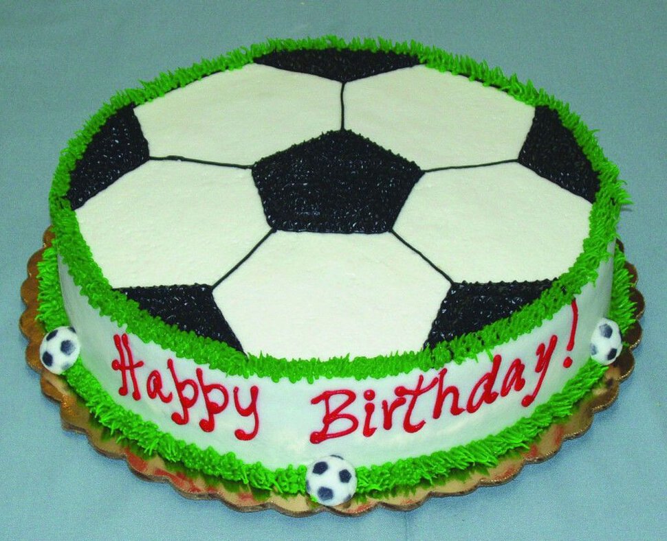 Открытка с тортом мальчику футболисту на День Рождения