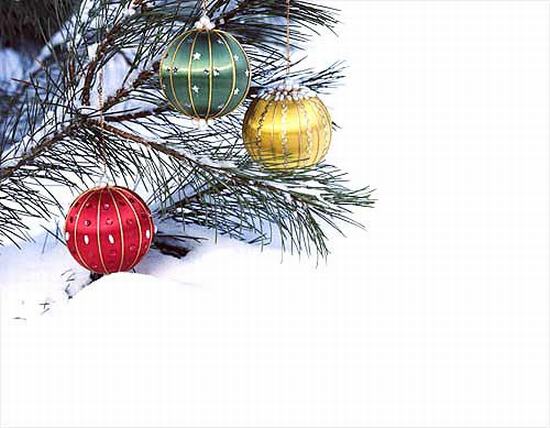 Простая картинка на Новый Год с елкой и шарами