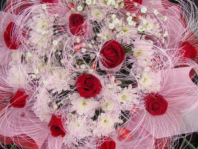 Цветочная композация с букетом роз