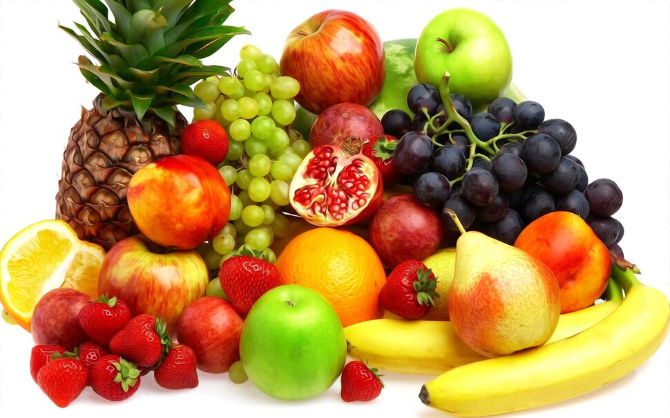 Свежие ягоды и фрукты