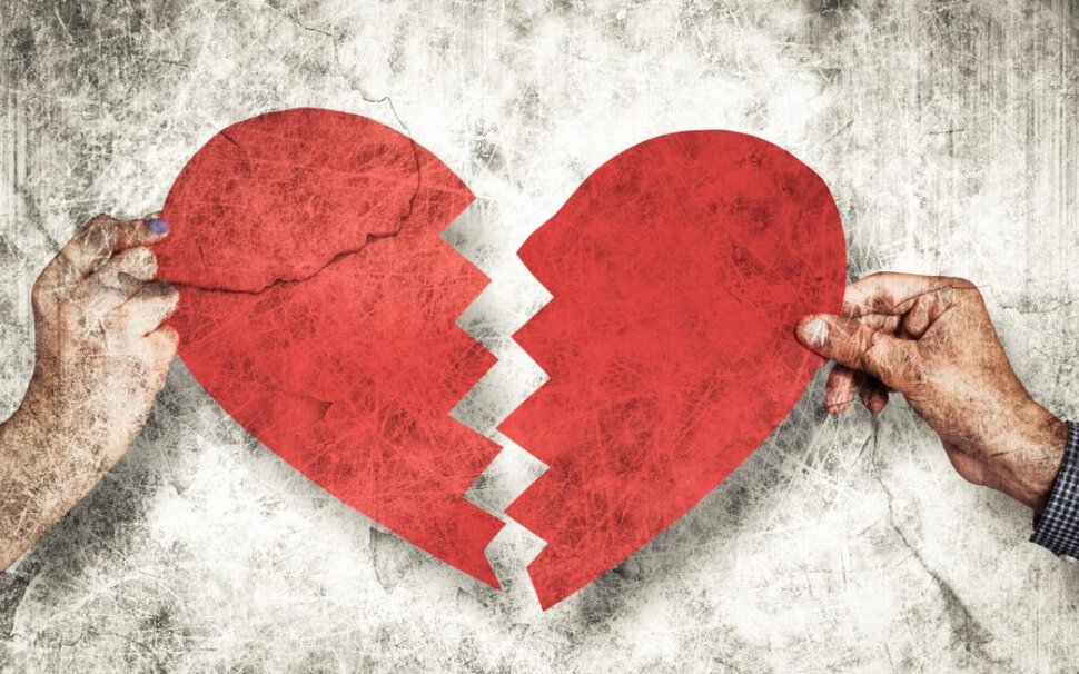 Любовная рисованная открытка с разбитым сердцем