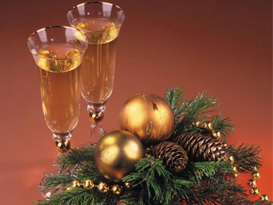 Новогодняя композиция с бокалами шампанского