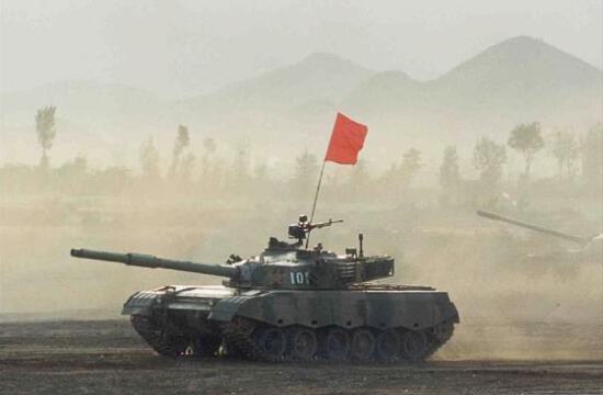 Открытка с танком и красным флагом