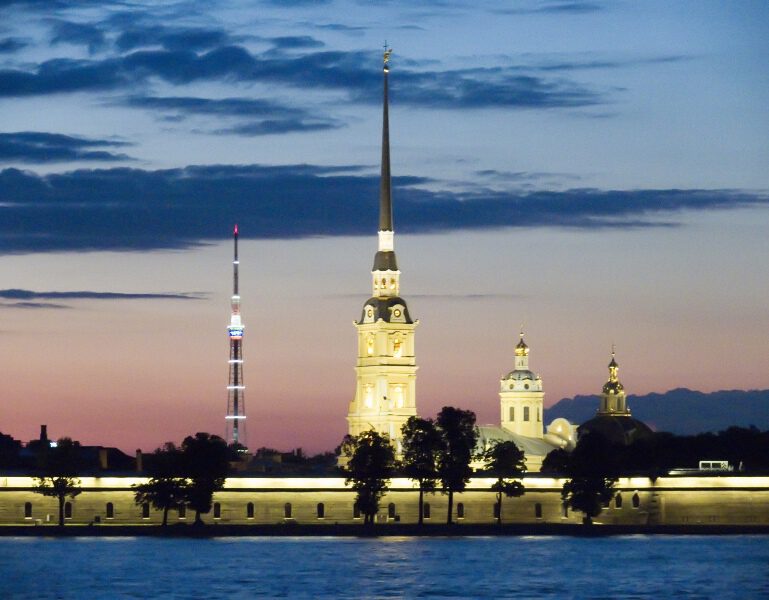 Белые ночи в Санкт-Петербурге. Петропавловская крепость