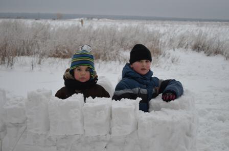 Крепость снежная, белая