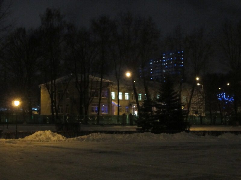 Зимний вечер на окраине Москвы
