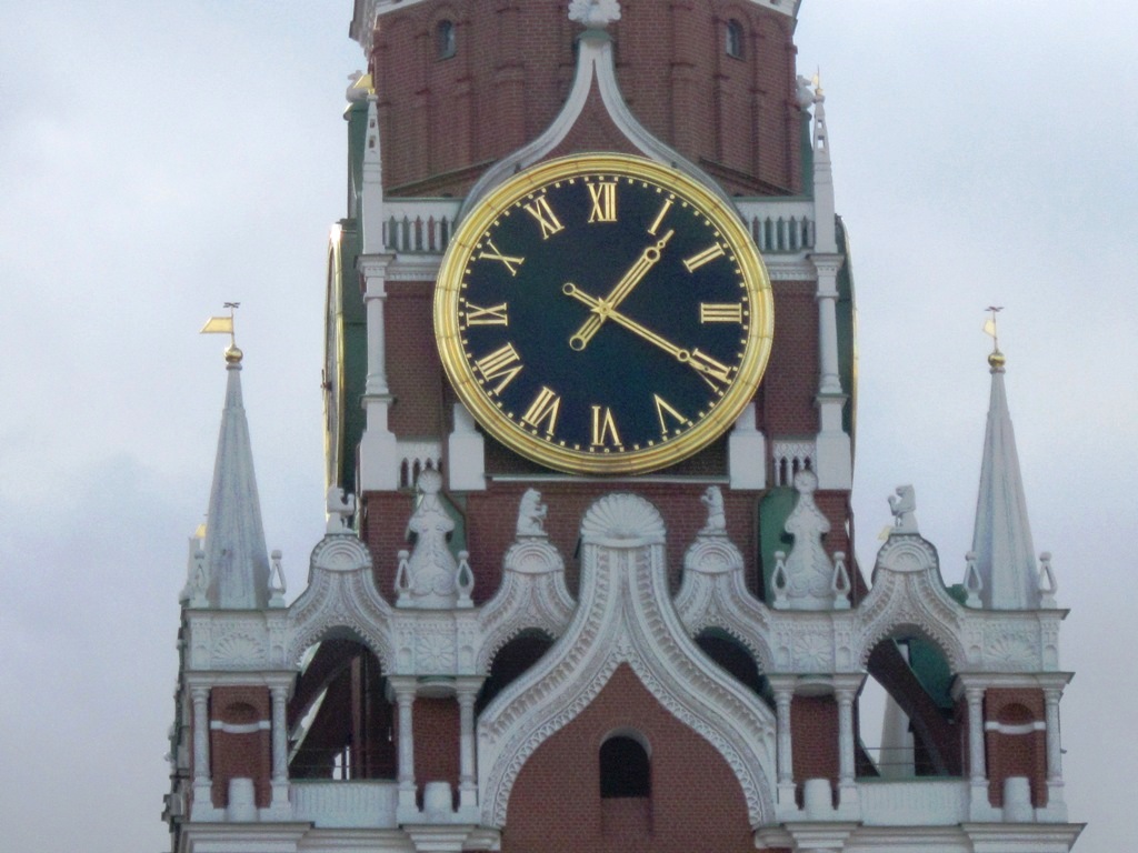 Кремлевский циферблат. Кремлевские куранты Спасская башня. Часы на Спасской башне Кремля. Часы Спасской башни Московского Кремля. Куранты на Спасской башне Московского Кремля.