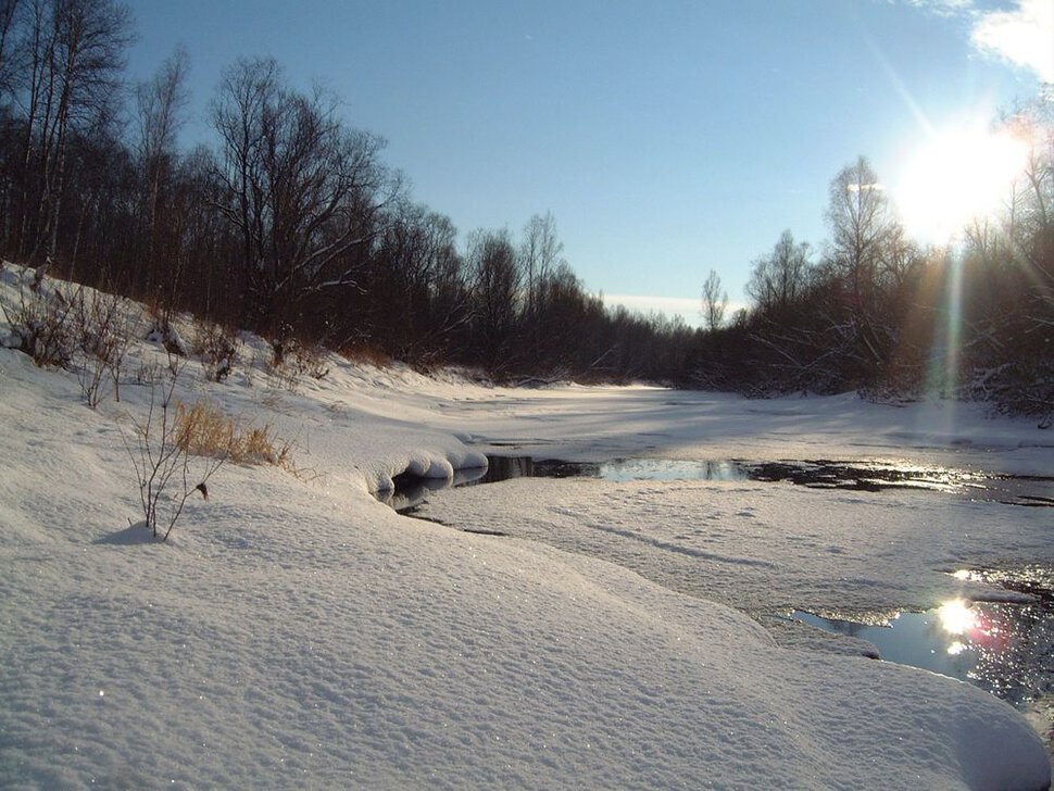 Река замерзла