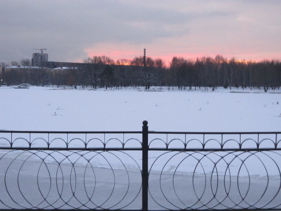 Декабрь. Рассвет над прудом