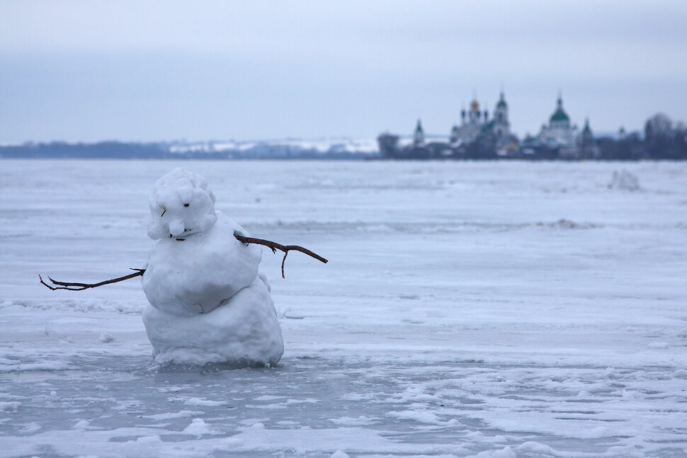 в голубом