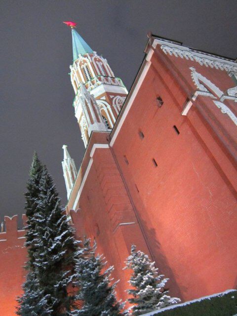Спасская башня ночью