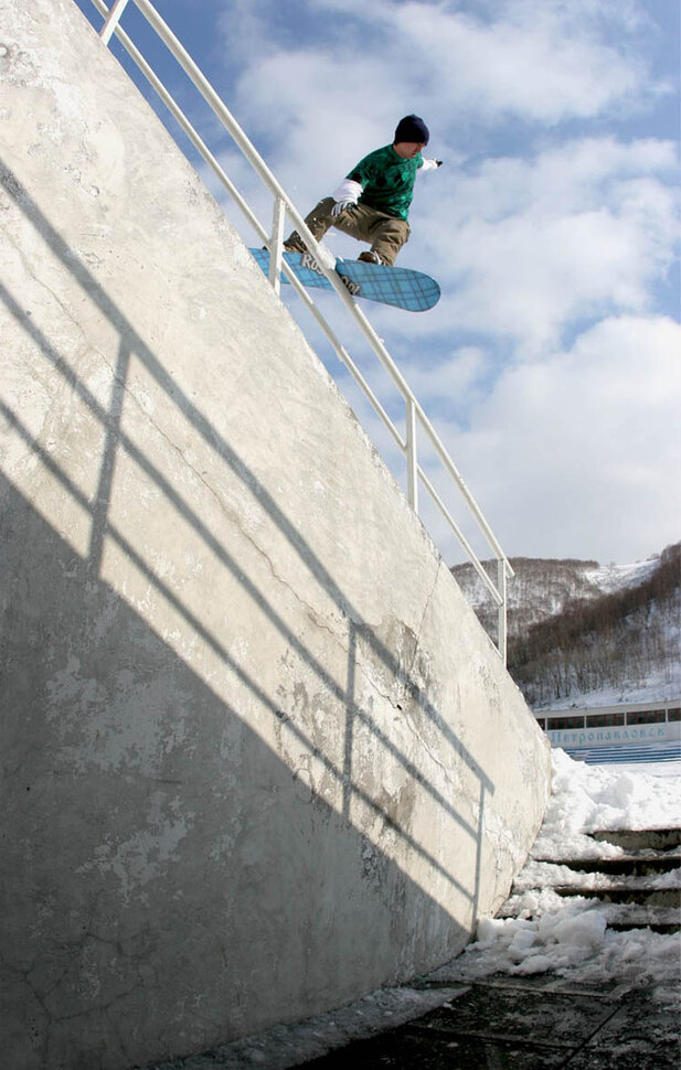 frontside boardslide