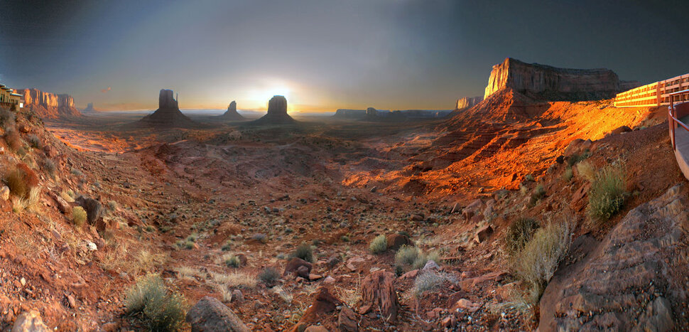 утро Monument Valley