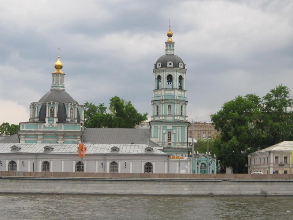 Храм у Москвы-реки