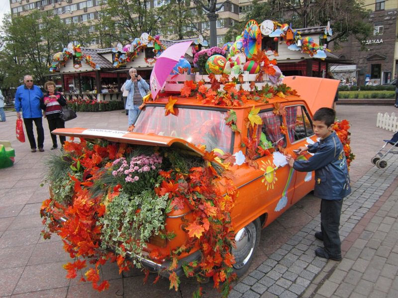 Запорожец весь в цветах