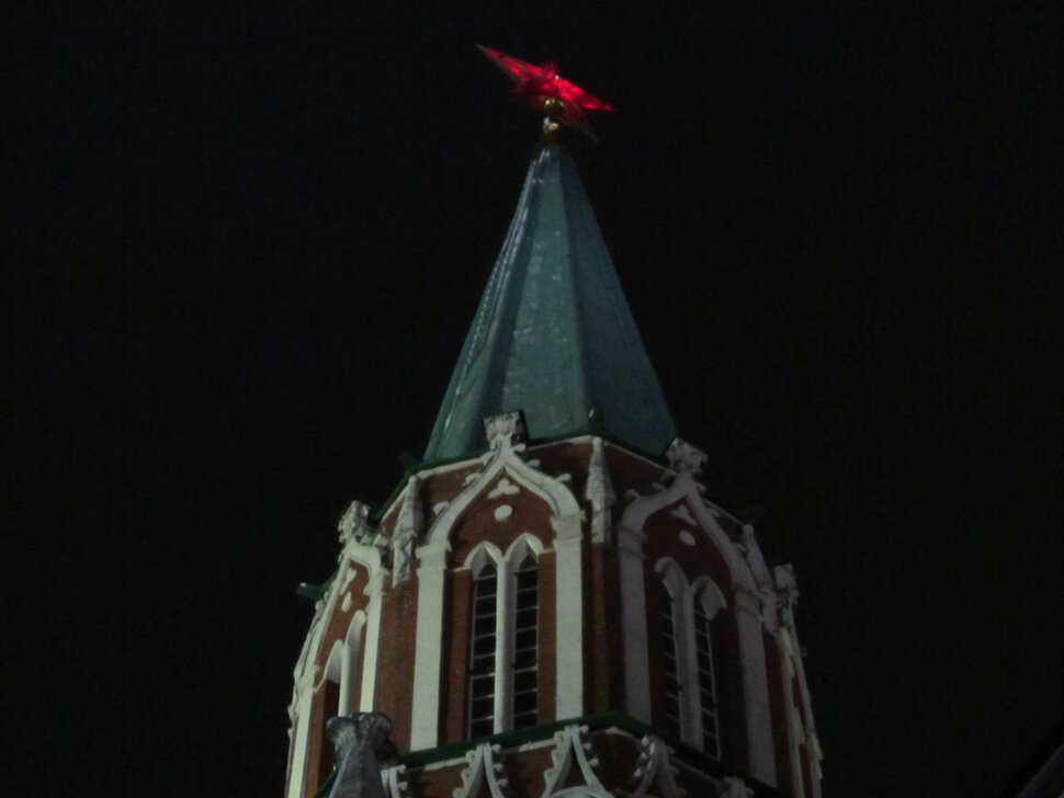 Спасская башня ночью