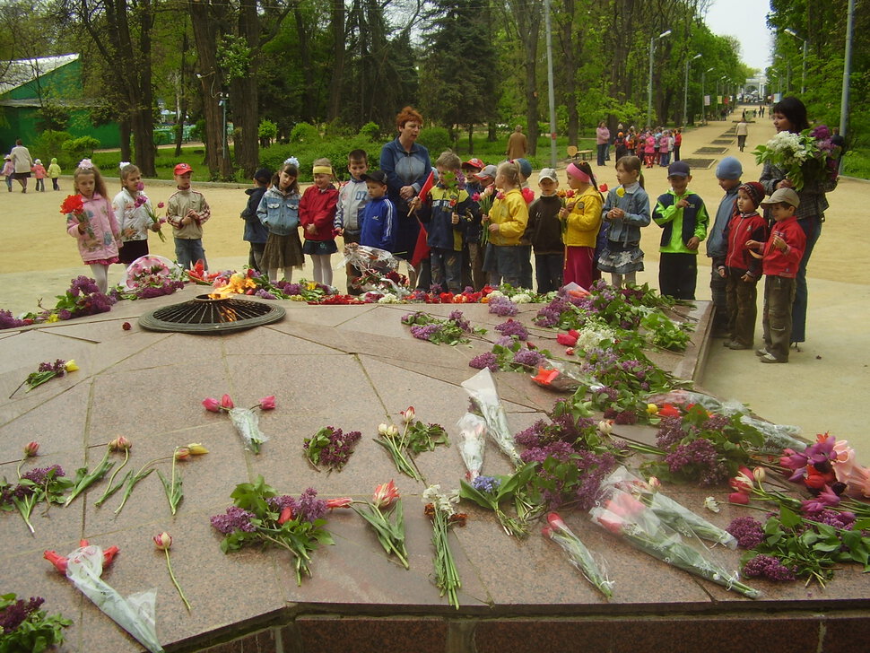 И помнит мир спасённый