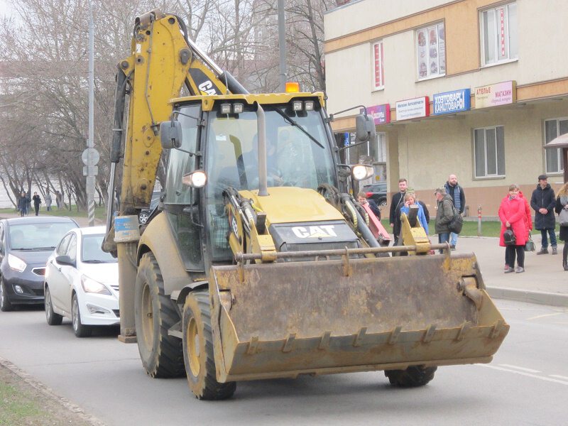 Экскаватор-погрузчик