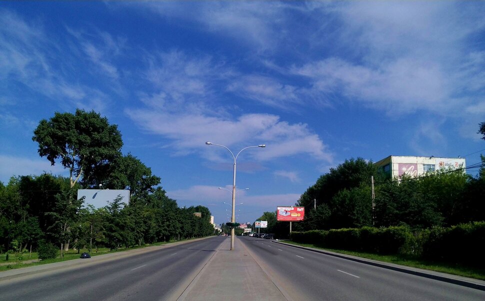 По проспекту
