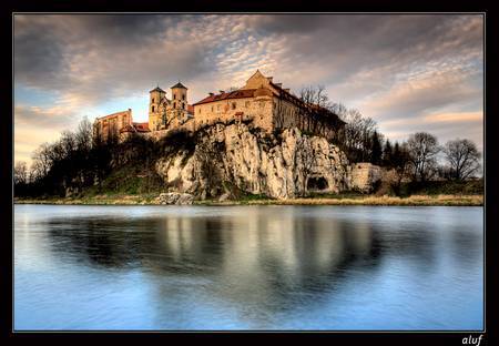 Замок над озером