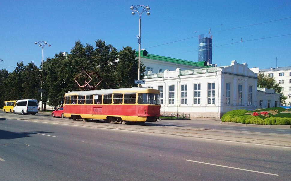 По главному проспекту