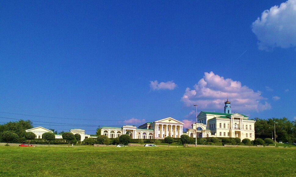 На лужайке