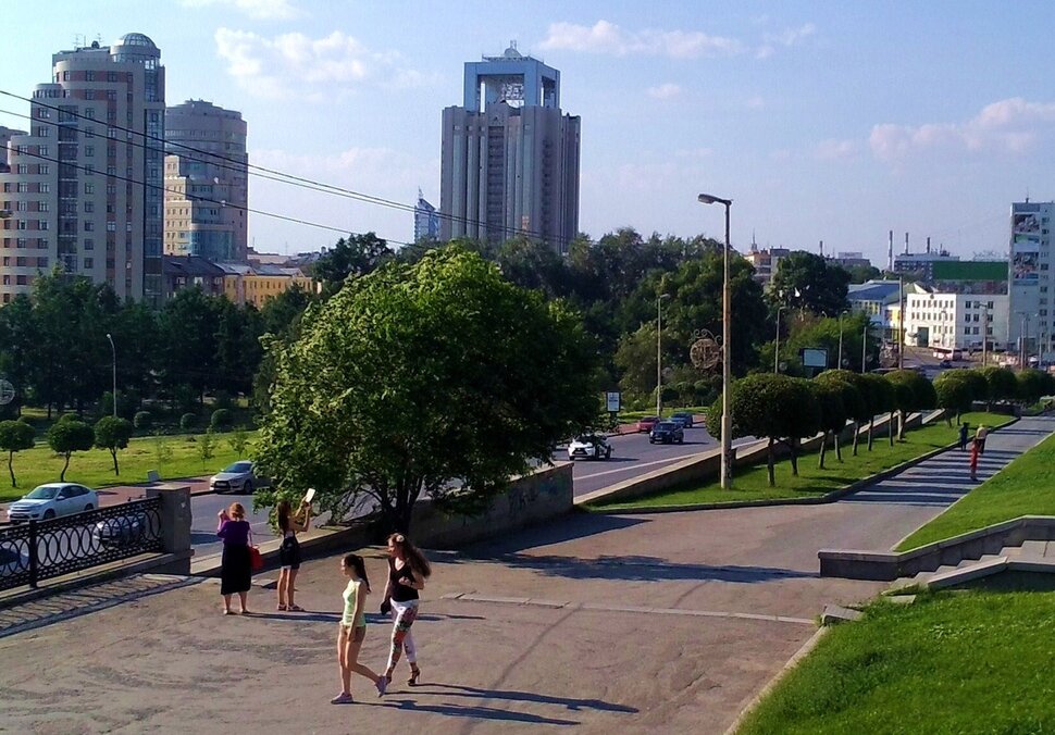 По проспекту