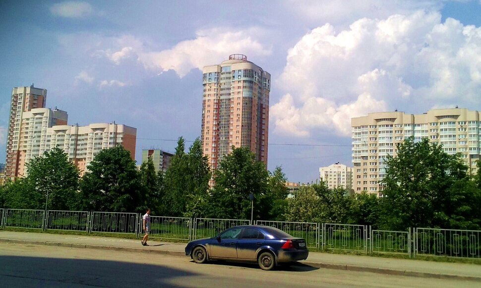 По проспекту