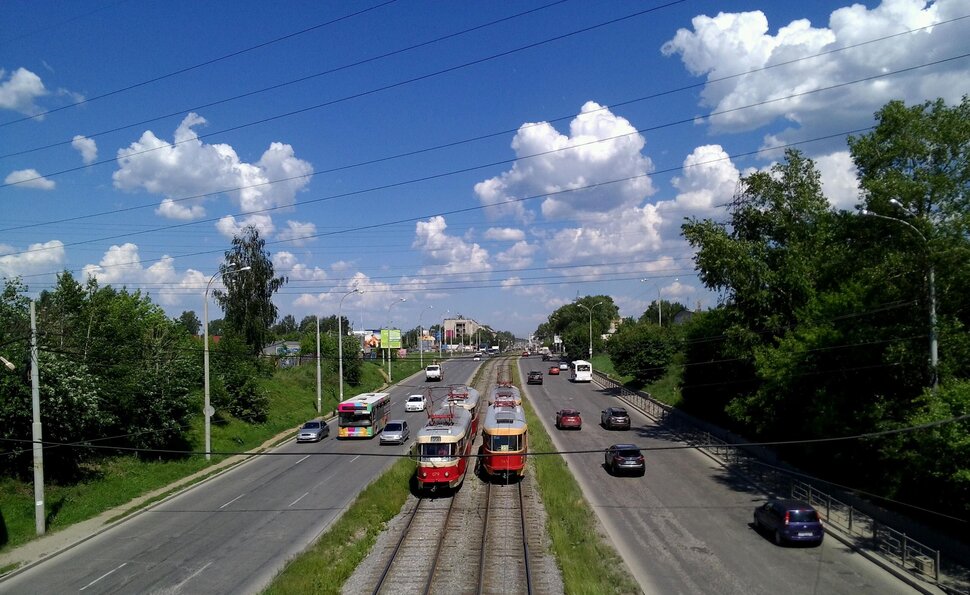 По проспекту