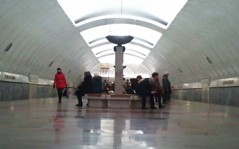 В метро