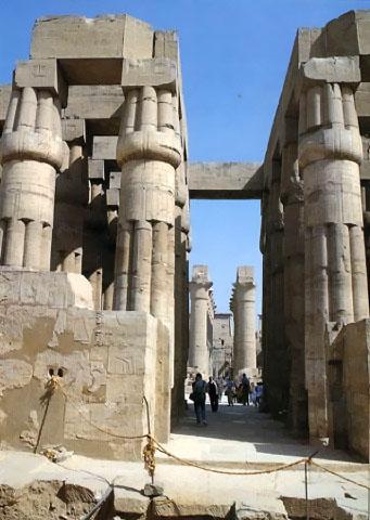 Колонны храма в Луксоре