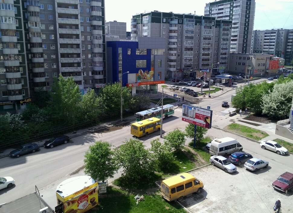 По майской улочке