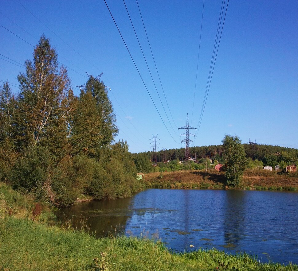 У реки